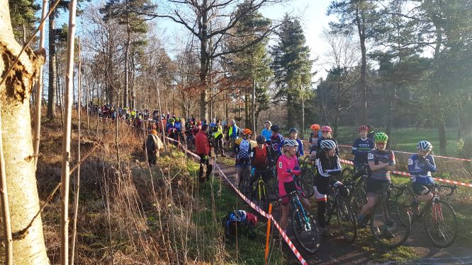 Winton Castle hosted the Thistly Cross Cyclocross Scottish Super Quaich, an outdoor event of over 200 competitors